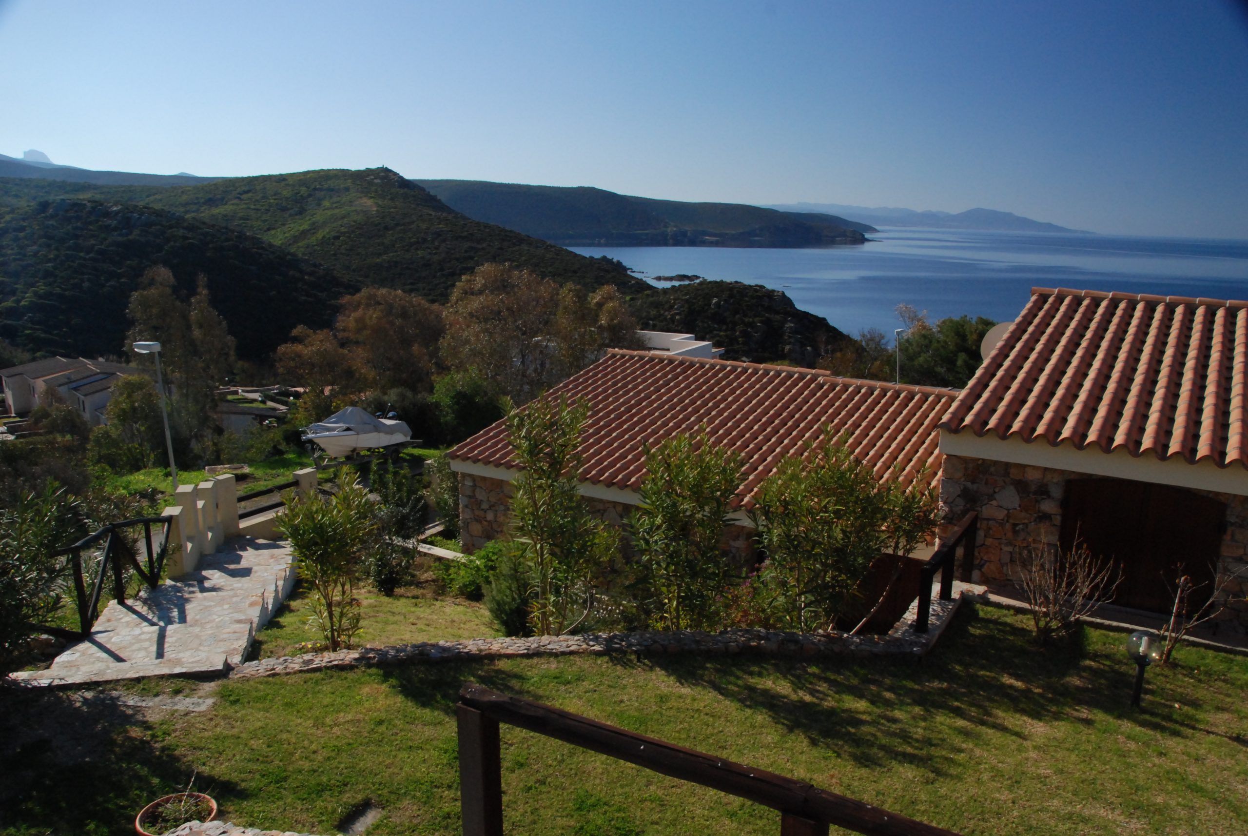 (Italiano) Vacanze da sogno in Sardegna: alla scoperta di Torre dei Corsari e del residence Is Cannisonis